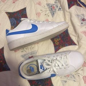 Nike royal blue quart shoes size 8.5 COMES WITH BOX